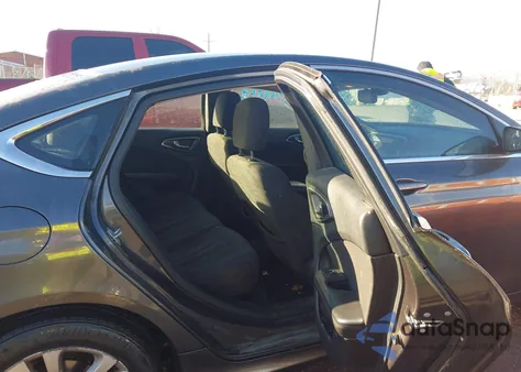 2015 Chrysler 200 Limited z USA, uszkodzony, nr VIN 1C3CCCAB4FN653646